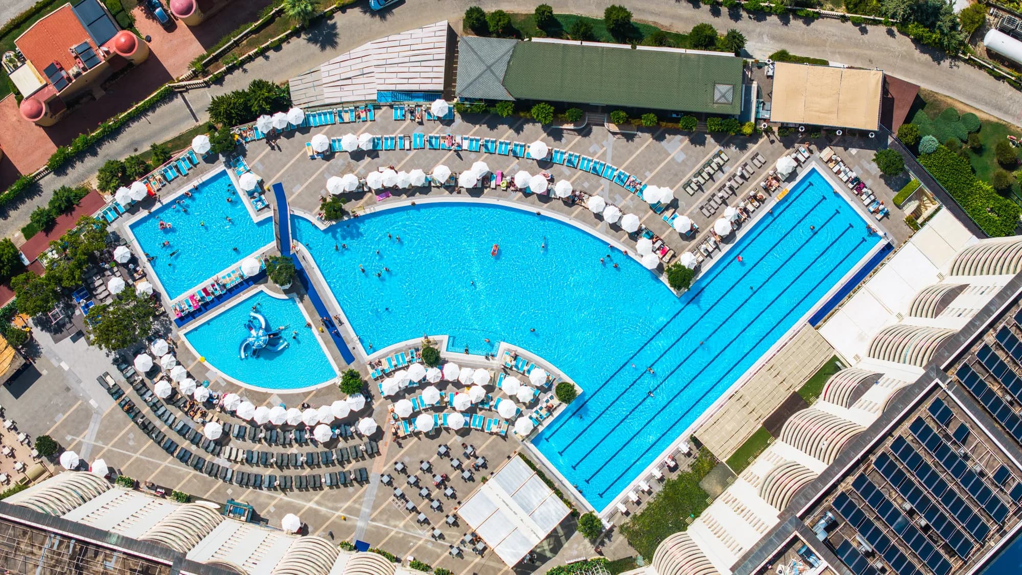 Kargıcak'taki Goldcity kompleksinin olimpik havuzu, Mahmutlar yakınında